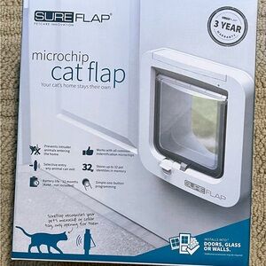 SUREFLAP Microchip Cat Flap - White